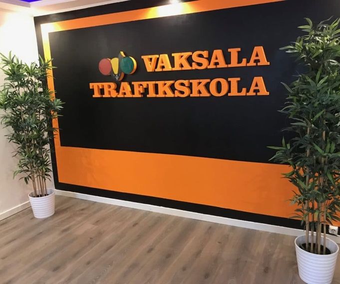 Vaksala trafikskola stor skylt.